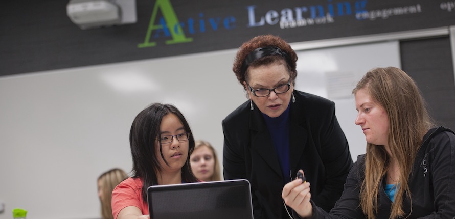 Mercedes Rowinsky-Geurts teaching in an active learning classroom